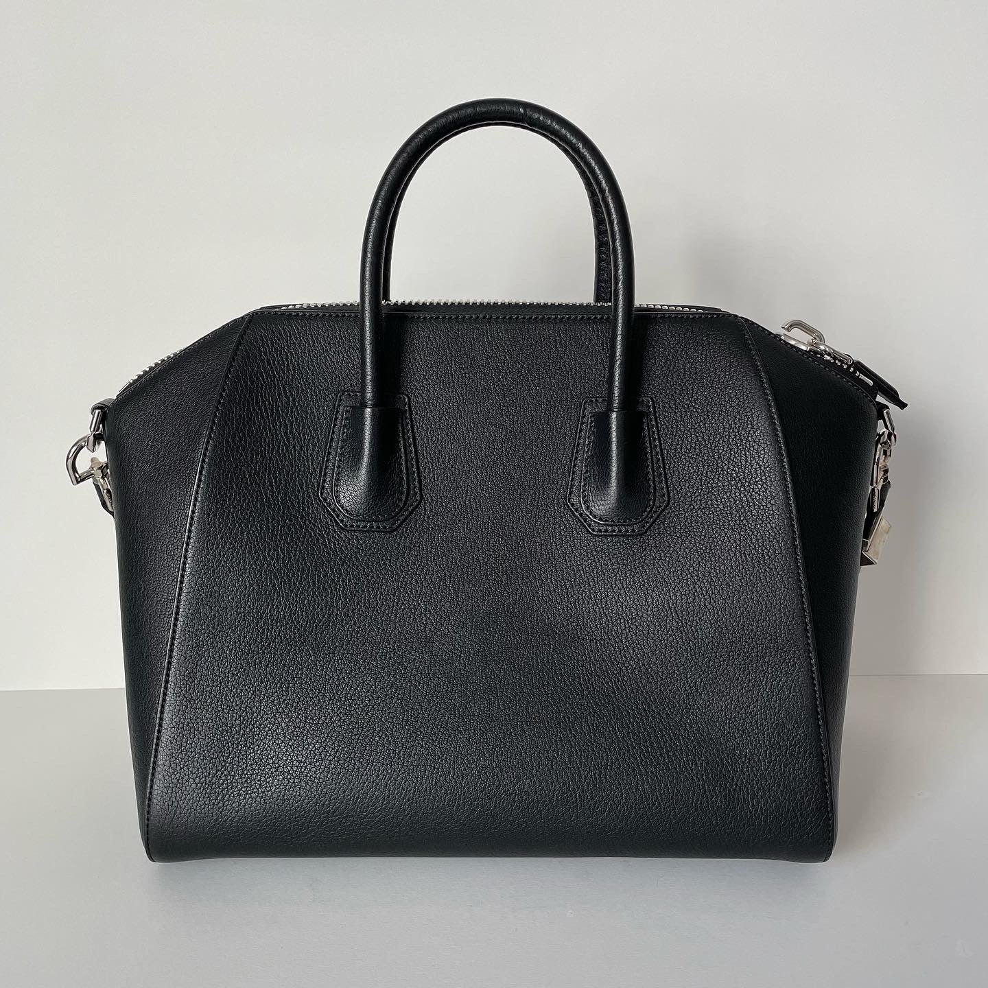 Authentic Givenchy SugarGoatskin Medium Antigona Black Shoulder Bag