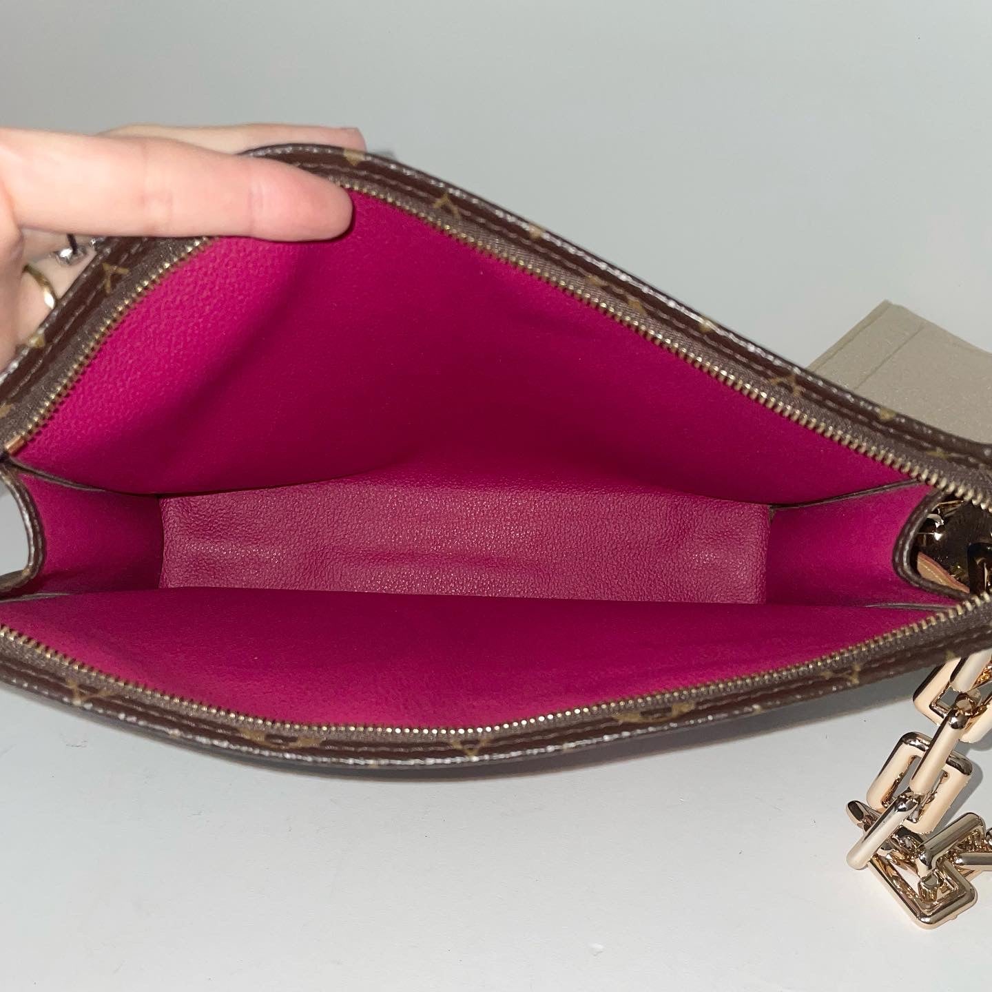  Bonte LV Toiletry Pouch 26 19 Tab Protector & Cover, Made With  Luxury Saffiano Leather (Quartz Rose)