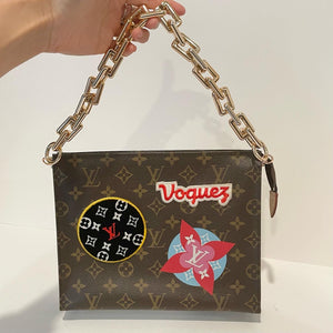 Louis Vuitton toiletry pouch 26 with insert and chain in 2023